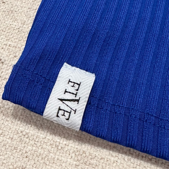 Perfect condition FIVE Tank! - Picture 3 of 8